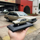 Miniatura Carros Clássicos do Brasil Nacional Volkswagen Santana CD 1985 Dourado Escala 1:43