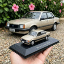 Miniatura Carros Clássicos do Brasil Nacional Monza Classic 1986 Prata Velho Escala 1:43