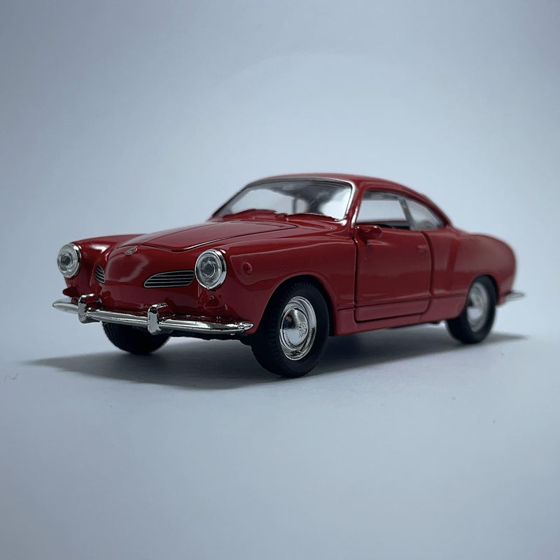 Miniatura Carro Antigo Clássico Volkswagen Karmann Ghia Vermelho Escala 1/36