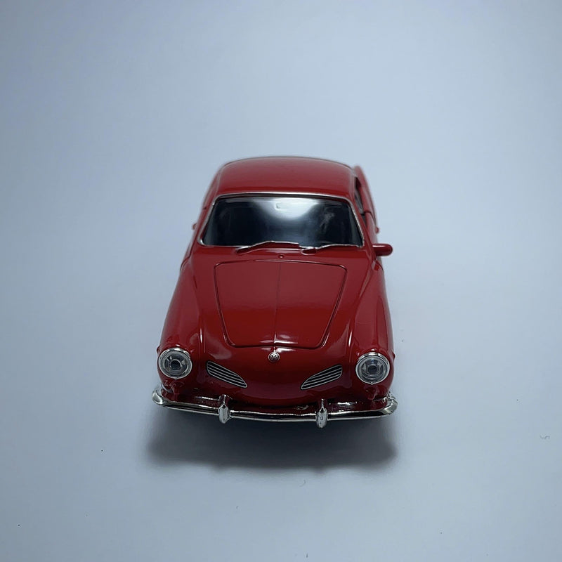 Miniatura Carro Antigo Clássico Volkswagen Karmann Ghia Vermelho Escala 1/36