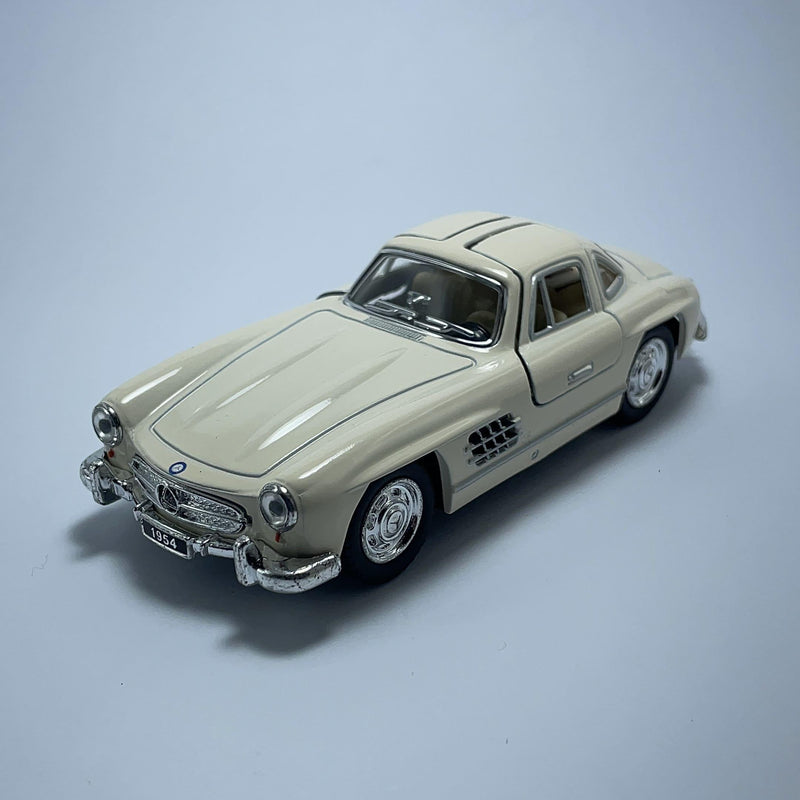 Miniatura Carrinho Antigo de Corrida Mercedes Benz 300 SL Coupe Creme Escala 1/36