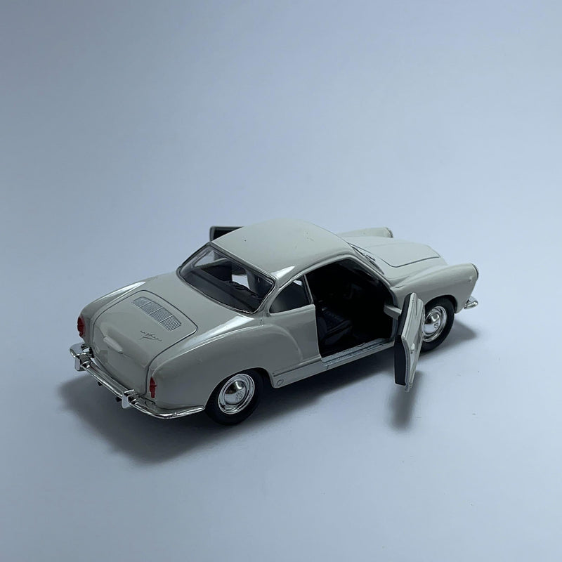 Miniatura Carro Antigo Clássico Volkswagen Karmann Ghia Coupe Branco Escala 1/36