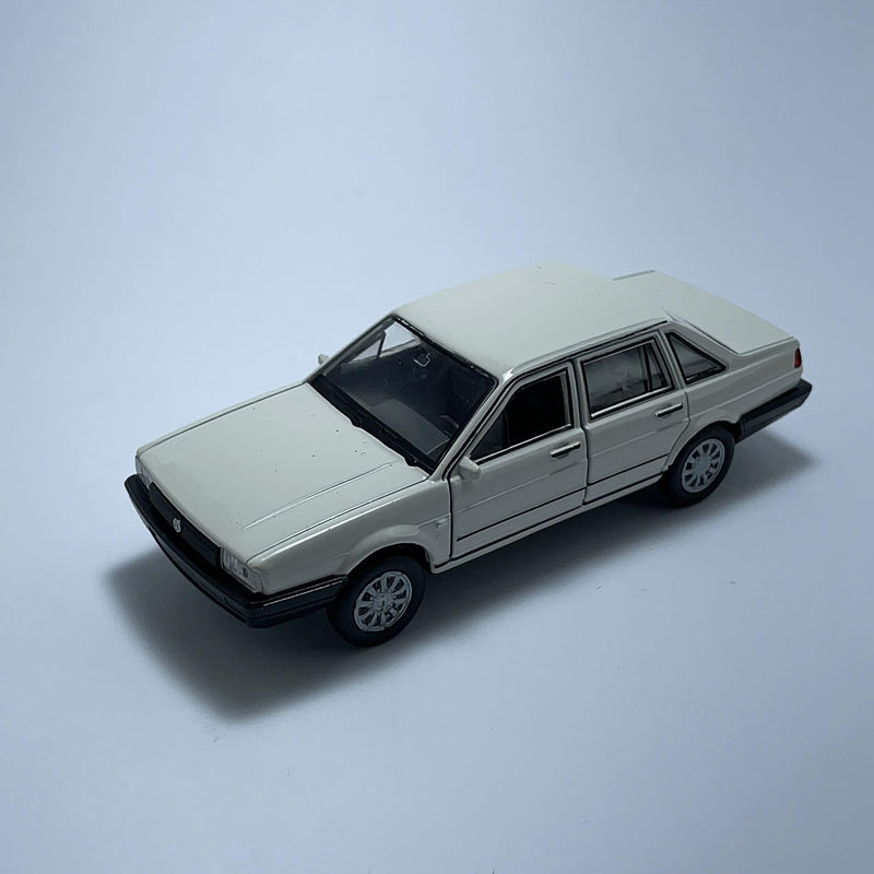 Miniatura Carrinho Antigo Clássico Brasileiro Volkswagen Santana Branco Escala 1/36