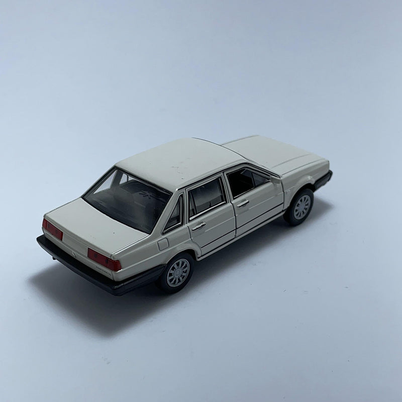 Miniatura Carrinho Antigo Clássico Brasileiro Volkswagen Santana Branco Escala 1/36