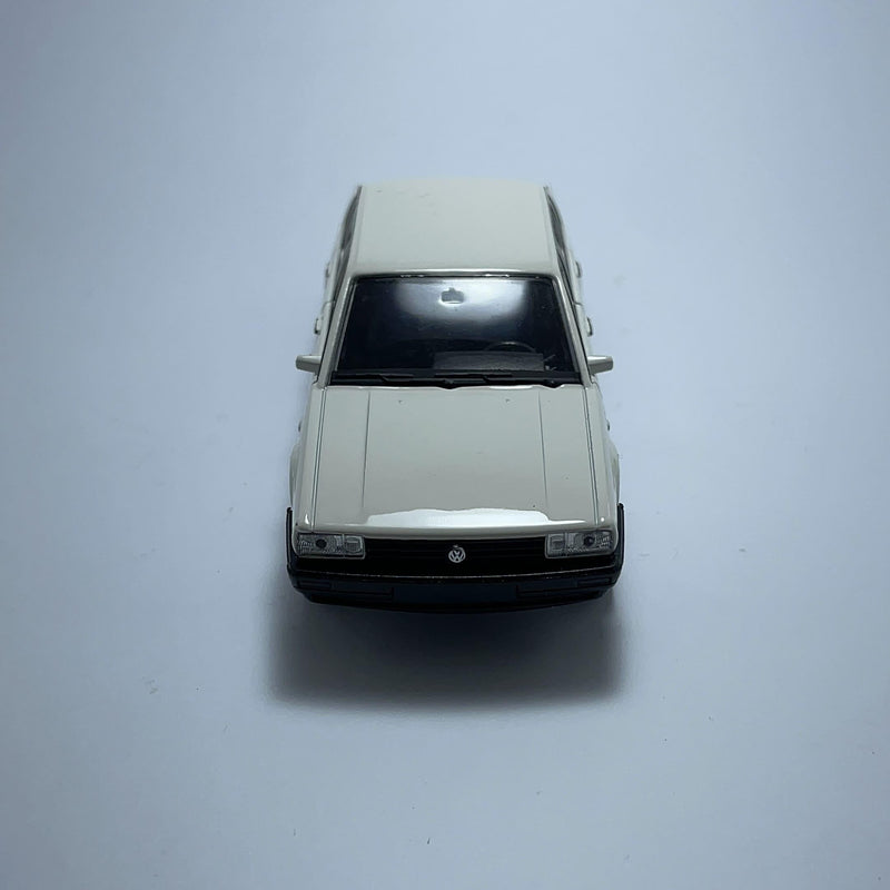 Miniatura Carrinho Antigo Clássico Brasileiro Volkswagen Santana Branco Escala 1/36