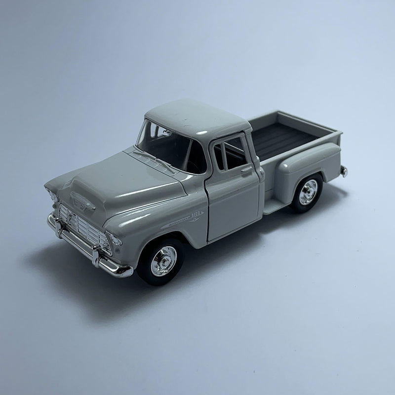 Carrinho Miniatura Antigo Clássico 1966 Chevy StepSide Branco Escala 1/36