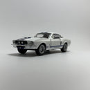Miniatura Carrinho Antigo Clássico Esportivo 1967 Shelby GT-500 Branco Escala 1/36