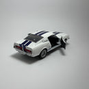 Miniatura Carrinho Antigo Clássico Esportivo 1967 Shelby GT-500 Branco Escala 1/36
