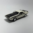 Miniatura Carrinho Antigo Clássico Esportivo Dodge Challenger 1970 Branco Escala 1/36