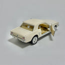 Carrinho Miniatura Antigo Clássico 1964 Ford Mustang Creme Escala 1/36