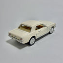 Carrinho Miniatura Antigo Clássico 1964 Ford Mustang Creme Escala 1/36