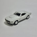 Miniatura Carro Antigo Clássico Esportivo de Corrida 1969 Ford Mustang Boss 429 Branco Escala 1/36