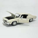 Miniatura Antiga Clássica Chevrolet Chevelle SS-396 Creme Escala 1:24
