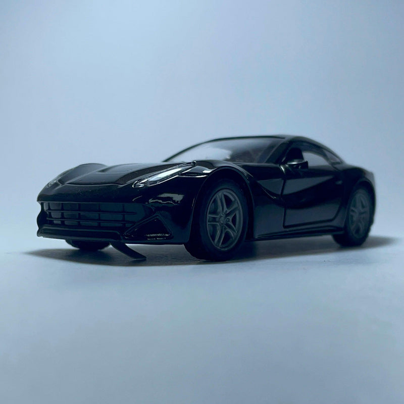 Carrinho Miniatura de Corrida Esportivo Ferrari F12 Berlinetta Preta - MiniTurbo