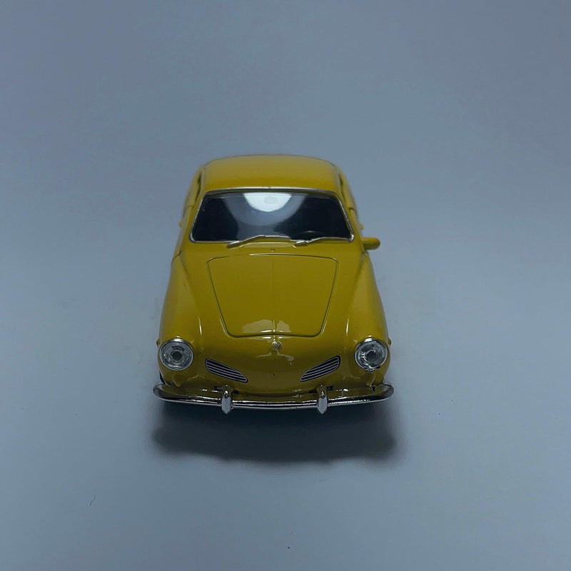 Miniatura Carrinho Antigo Clássico Volkswagen Karmann Ghia Amarelo Escala 1/36 - MiniTurbo