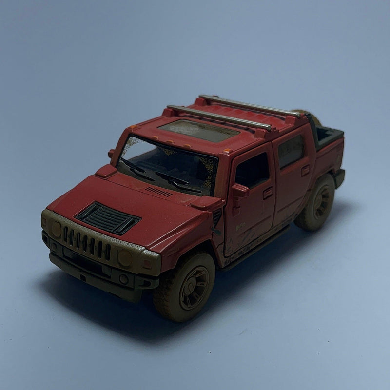 Miniatura Carro Hummer H2 SUT Vermelho Sujo de Lama Escala 1/36 - MiniTurbo