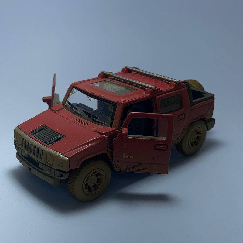 Miniatura Carro Hummer H2 SUT Vermelho Sujo de Lama Escala 1/36 - MiniTurbo