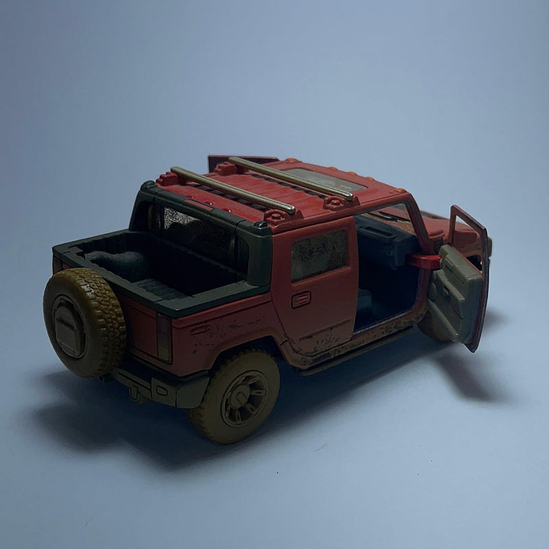 Miniatura Carro Hummer H2 SUT Vermelho Sujo de Lama Escala 1/36 - MiniTurbo