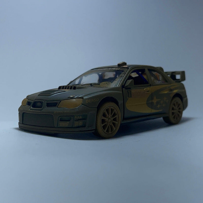 Miniatura Carrinho de Corrida Subaro Impreza WRC Sujo de Lama Escala 1/36 - MiniTurbo