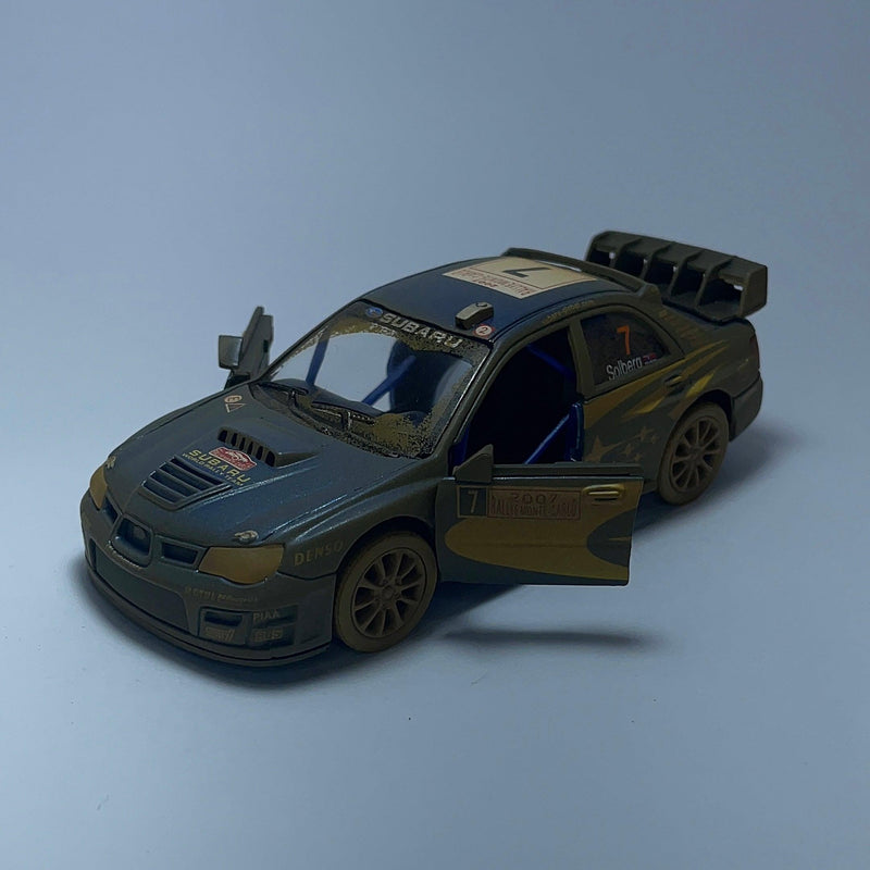 Miniatura Carrinho de Corrida Subaro Impreza WRC Sujo de Lama Escala 1/36 - MiniTurbo