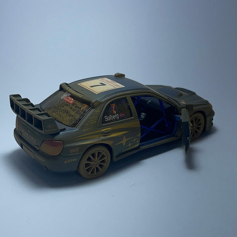 Miniatura Carrinho de Corrida Subaro Impreza WRC Sujo de Lama Escala 1/36 - MiniTurbo