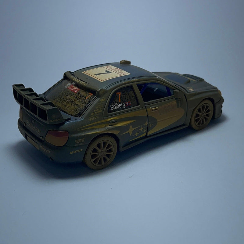 Miniatura Carrinho de Corrida Subaro Impreza WRC Sujo de Lama Escala 1/36 - MiniTurbo