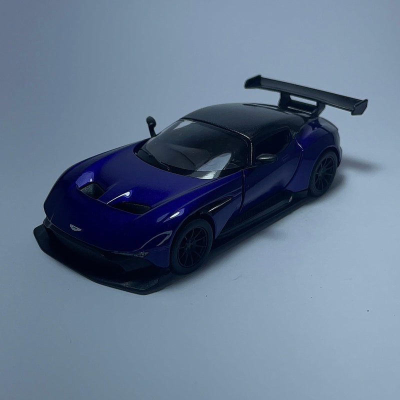 Miniatura Carro Esportivo de Corrida Aston Martin Vulcan Roxo Escala 1/36 - MiniTurbo