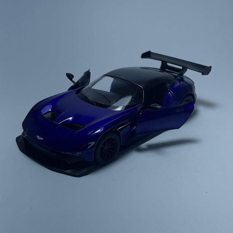 Miniatura Carro Esportivo de Corrida Aston Martin Vulcan Roxo Escala 1/36 - MiniTurbo